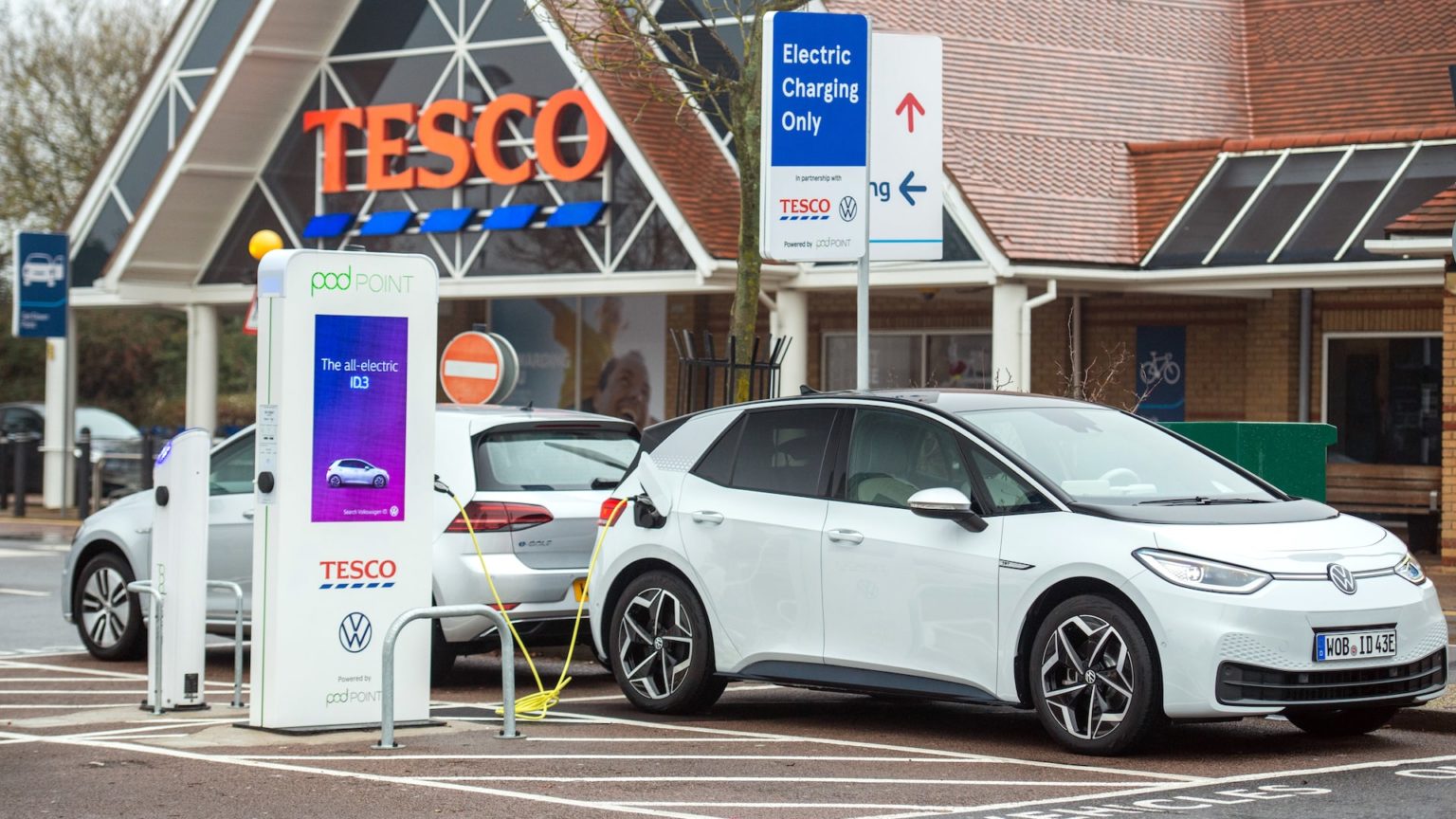 Tesco electric car charging network expands to 600 UK stores