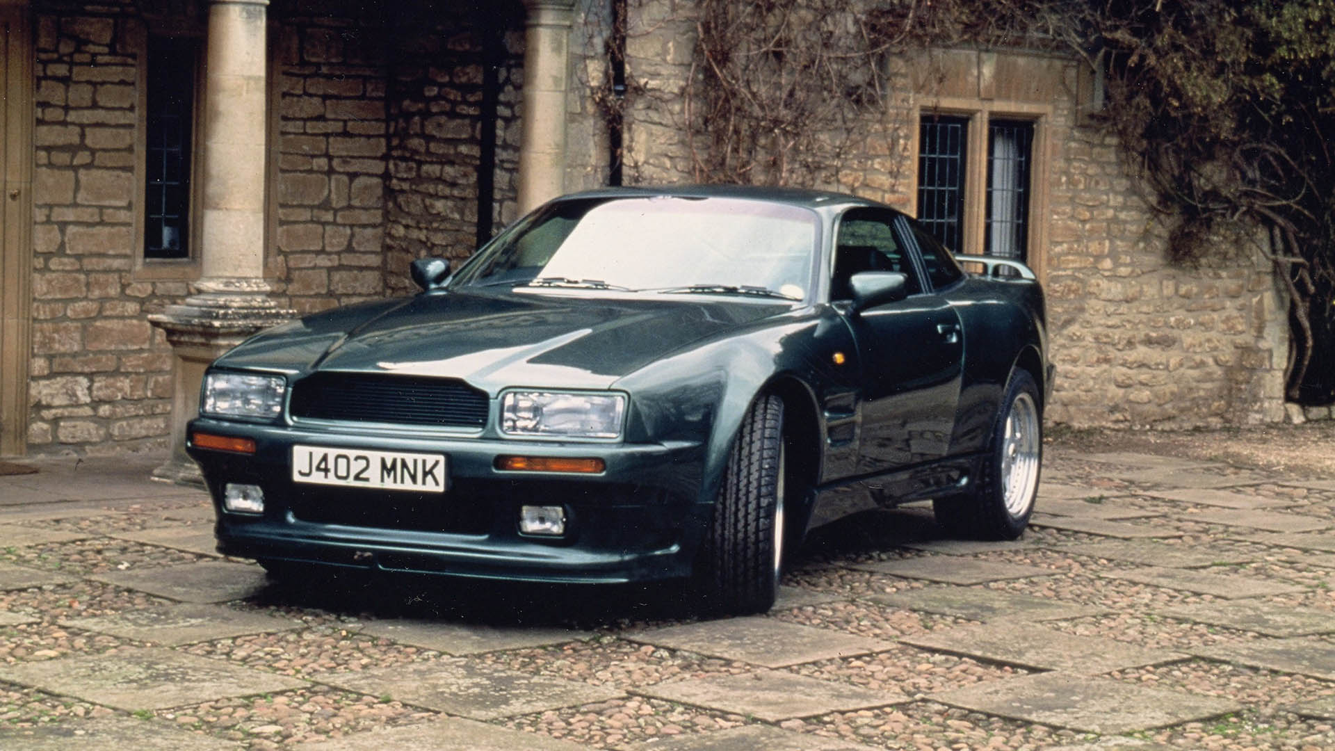 Aston Martin V8 Vantage V550 and V600